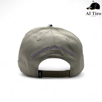 Título: JC Hats Hungry Beige – Beautiful Disaster