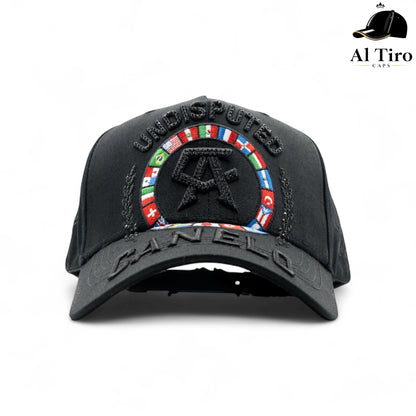 Gorra negra Undisputed con logotipos de banderas, bordado CA y la palabra Canelo en la visera