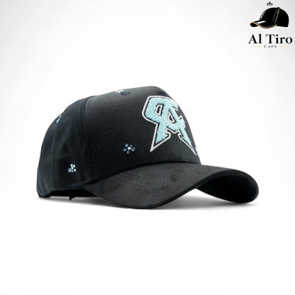 Gorra negra CA Tiffany con logotipo CA en color Tiffany blue y detalles bordados en azul claro
